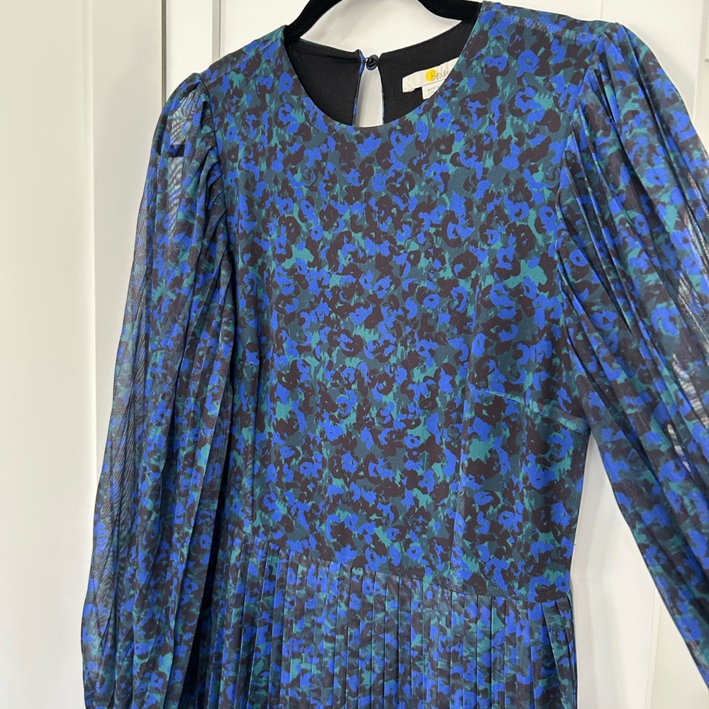 Elegant Blue and Black Patterned Dress